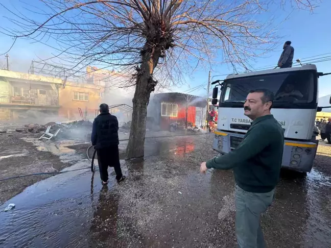 Osmaniye'de Konteyner Yangını: Maddi Hasar Meydana Geldi