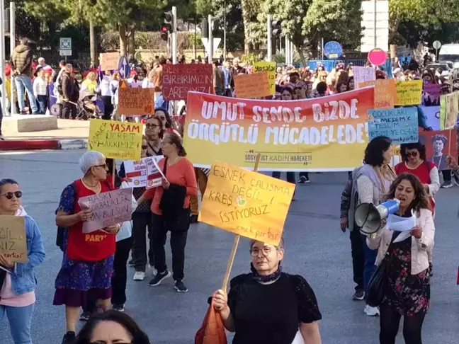 Antalya'da Kadına Yönelik Şiddete Dikkat Çeken Yürüyüş