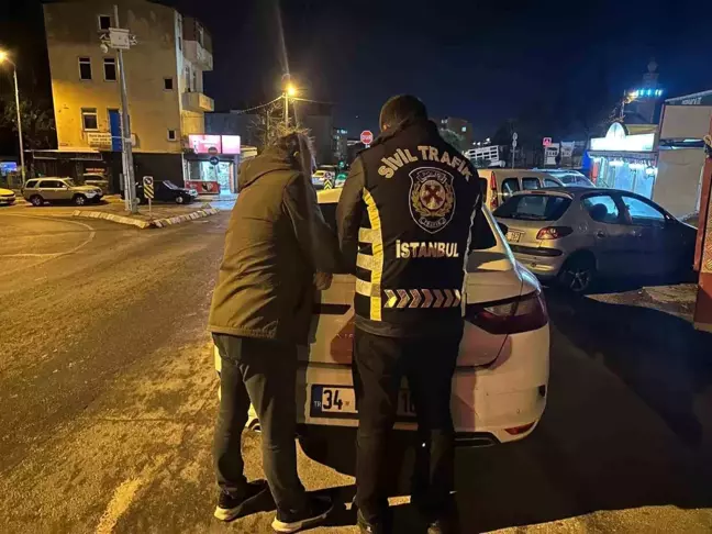 Maltepe'de Kırmızı Işık İhlali Yapan Şoförlere Ceza Kesildi