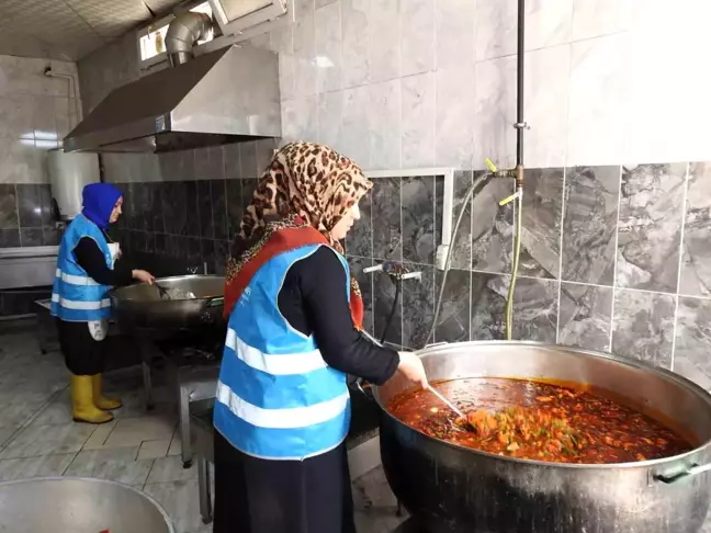 Gaziantep'te Gönüllü Kadınlar, Ramazan'da İhtiyaç Sahiplerine Sıcak Yemek Hazırlıyor