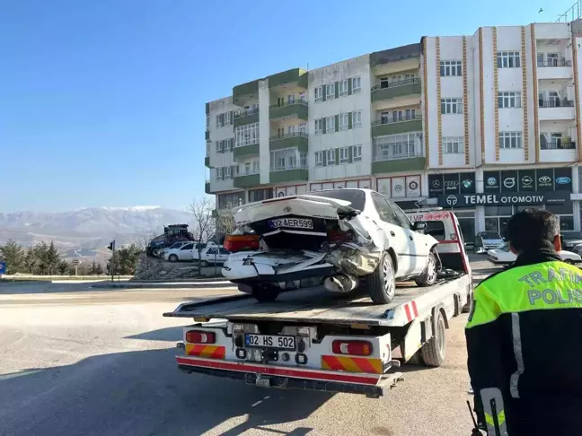 Adıyaman'da Trafik Kazası: İki Yaralı