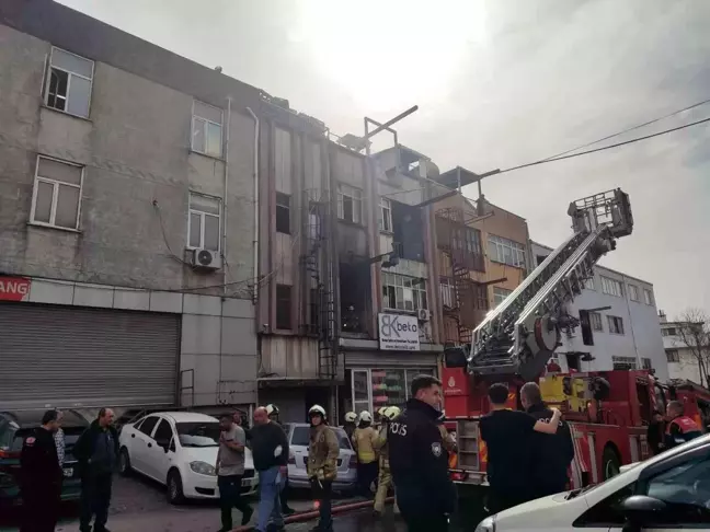 Bayrampaşa'da İplik Üretiminde Yangın: 2 Kadın İşçi Kurtarıldı