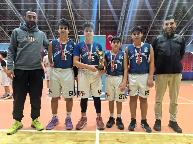 Manisa'da Okul Sporları Badminton ve Basketbol İl Birinciliği Müsabakaları Tamamlandı