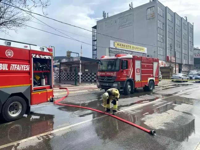 Sultanbeyli'de Nalbur Dükkanında Yangın Çıktı