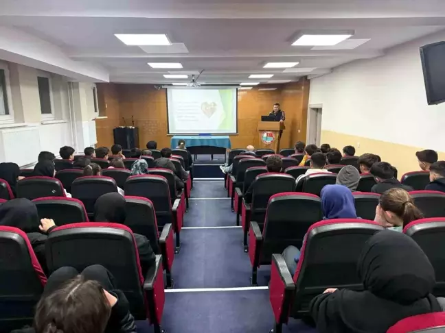 Bayburt'ta Öğrencilere Sağlıklı Beslenme Konferansı Düzenlendi