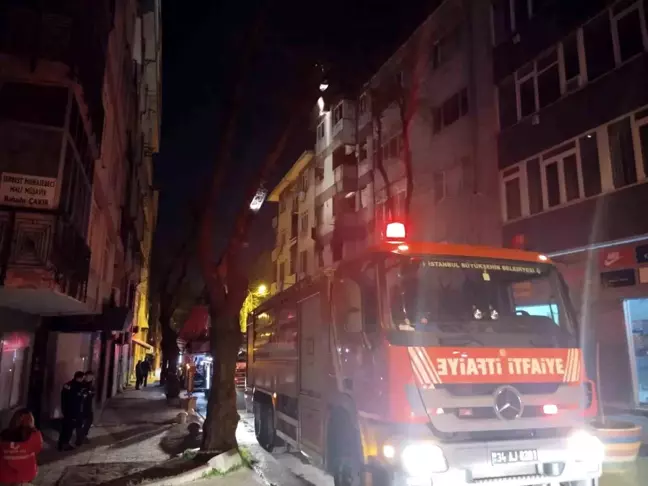 Kartal'da Metruk Binada Yangın Paniği