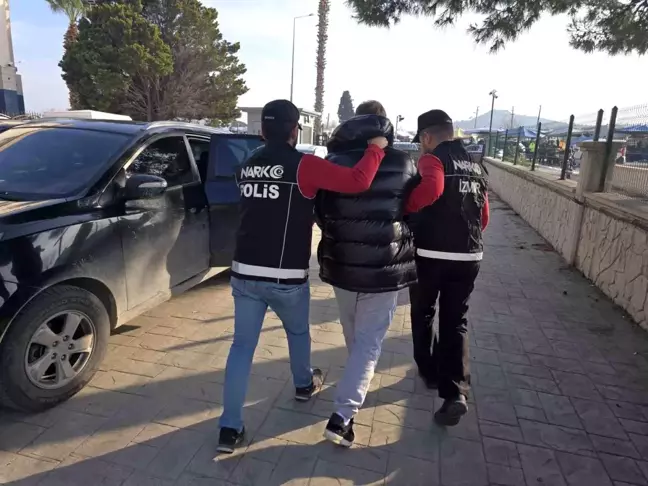 Interpol tarafından aranan firari İzmir'de yakalandı