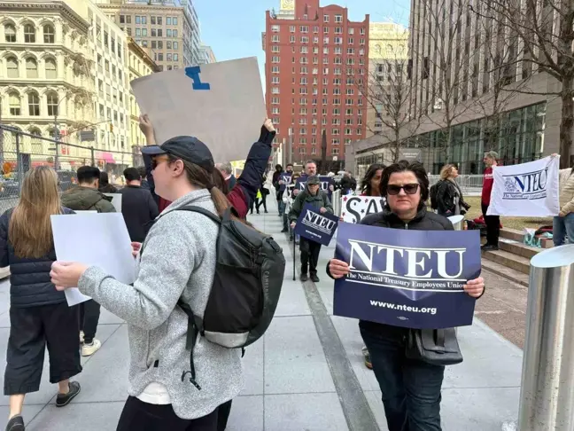 New York'ta Federal Çalışanlar, Elon Musk'ı Protesto Etti