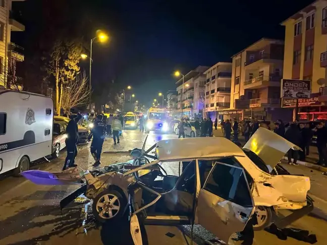 Antalya'da Trafik Kazasında 2 Kişi Yaralandı