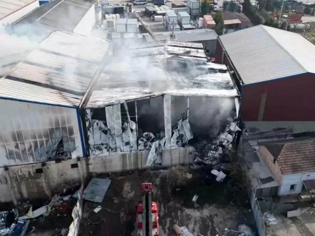 Kocaeli'de Boya İmalathanesinde Yangın: İki İmalathane Zarar Gördü