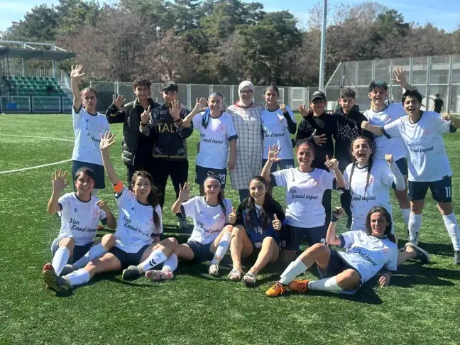 Ağrı ASP Kadın Futbol Takımı, Kayseri'de rakibini farklı geçti: 5-1