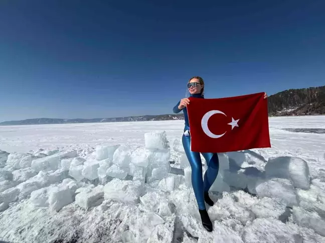 Şahika Ercümen'den İklim Krizi İçin Buz Altı Dalışı