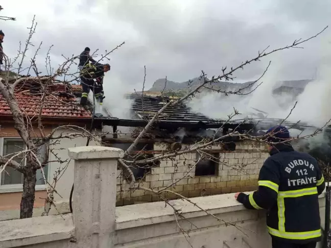 Burdur'da Elektrik Kıvılcımı Yangına Neden Oldu