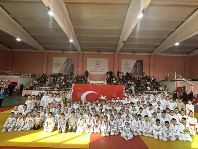 Salihli'de Çanakkale Deniz Zaferi'nin 110. yıl dönümüne özel turnuva