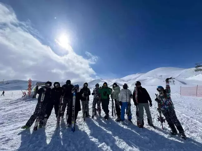 Erasmus Gönüllüleri Erciyes Kayak Merkezi'nde Kayak Keyfini Yaşadı