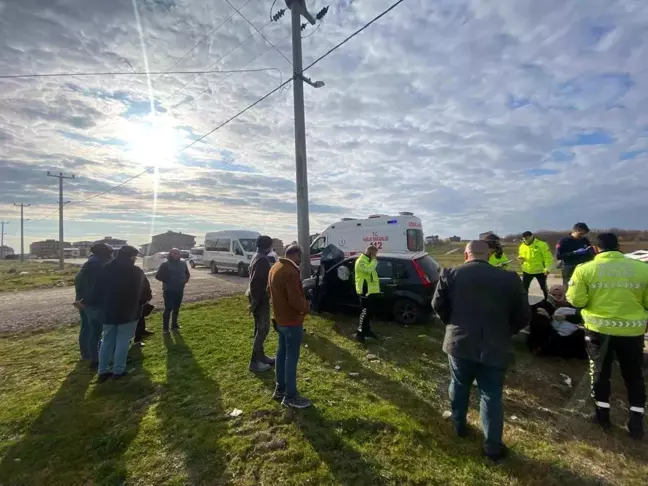 Tekirdağ'da Elektrik Direğine Çarpan Araçta 6 Yaralı