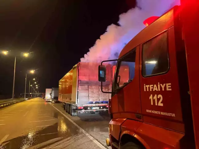 Merzifon’da Kuruyemiş Yüklü TIR’ın Dorsesinde Yangın Çıktı