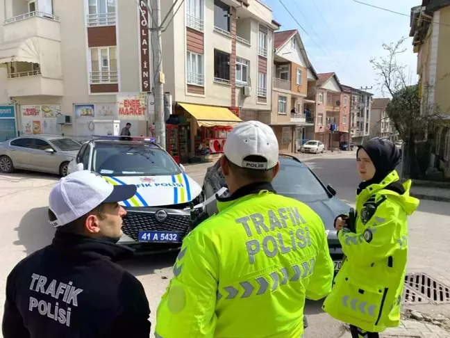 Kocaeli'de Polis Otoparkı ile Araç Çarpıştı, Yaralanan Yok