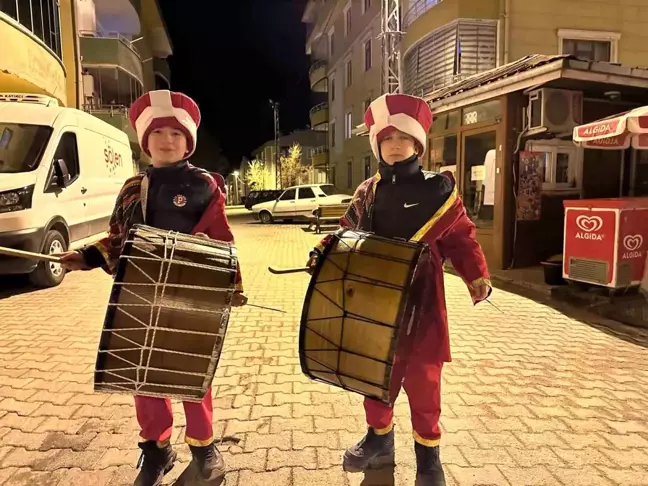 Artvin'deki Minik Davulcular Ramazan Geleneğini Yaşattı