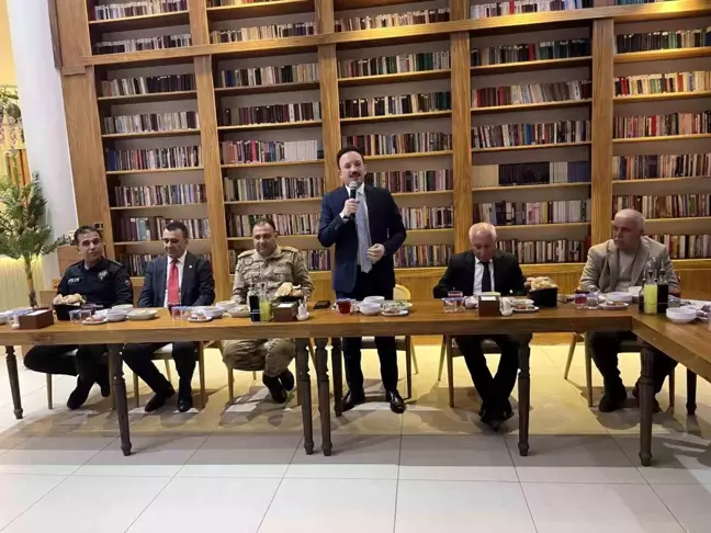 Malazgirt'te Muhtarlar İftar Sofrasında Buluştu