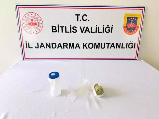 Bitlis'te Uyuşturucu Operasyonu: 105 Gram Esrar ve 3 Düzensiz Göçmen Yakalandı