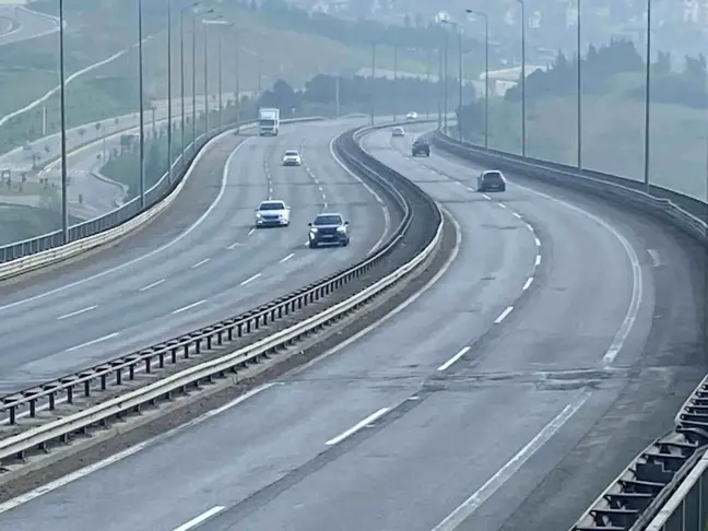 Ramazan Bayramı'nın İlk Günü TEM Otoyolu Boş Kaldı