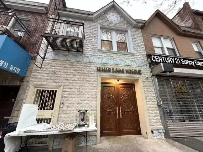 New York'ta Müslümanlar Bayram Namazı İçin Camilere Akın Etti