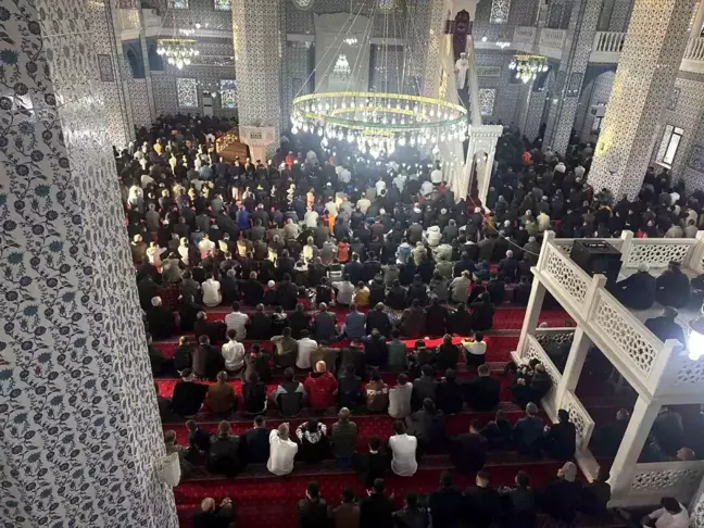 Iğdır'da Bayram Coşkusu: İlk Namaz Camilerde Kılındı