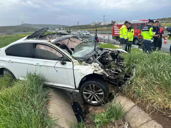 İzmir'de Yağmurdan Kaynaklı Trafik Kazası: 1 Ölü, 5 Yaralı