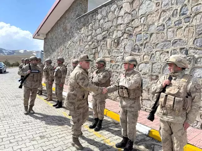 Jandarma Komutanı Kiper, Bayramda Görevli Personelle Buluştu