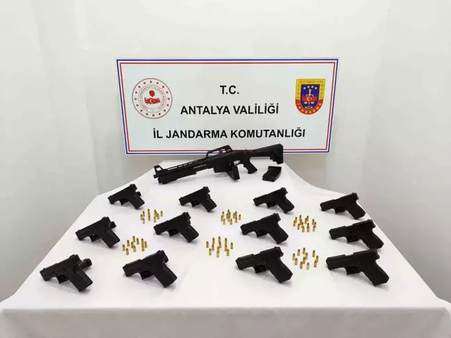 Antalya'da Yasa Dışı Silah Operasyonu: Çok Sayıda Ruhsatsız Silah Ele Geçirildi