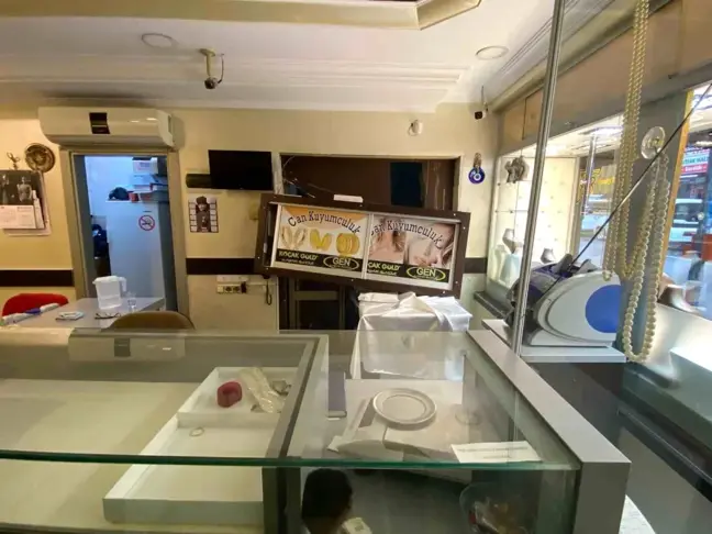Osmaniye'de Oto Sanayiden Çalınan Araçla Kuyumcu Soyuldu