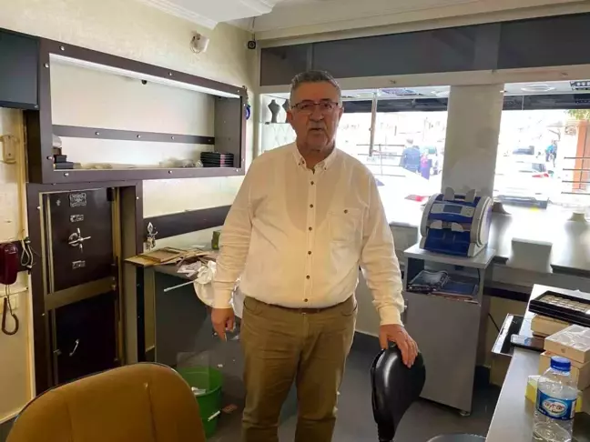 Osmaniye'de Hırsız, Çaldığı Otomobili Geri Bırakıp Kuyumcu Soydu