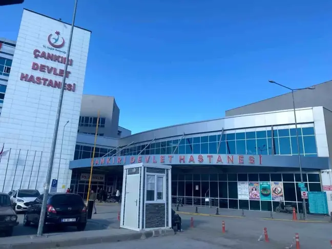 Çankırı'da Bıçaklı Kavga: 20 Yaşındaki Genç Ağır Yaralandı