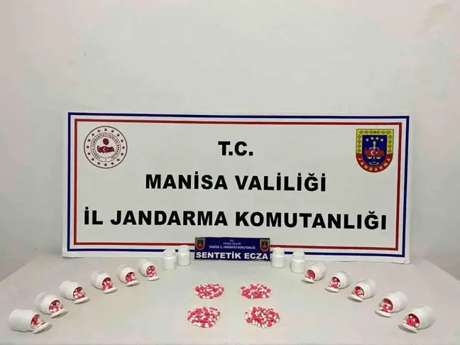Manisa'da Jandarma Uyuşturucu Operasyonu: 1.182 Sentetik Hap Ele Geçirildi