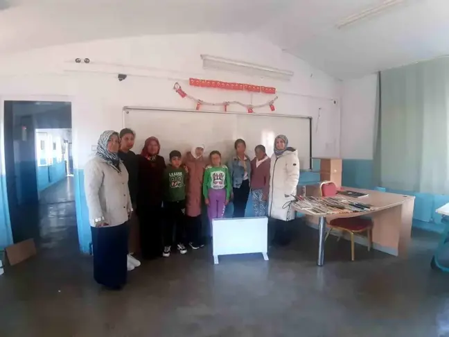 Fatih Mahallesi'nden Ilıcabaşı Ortaokulu'na Elektrikli Isıtıcı ve Kitap Bağışı