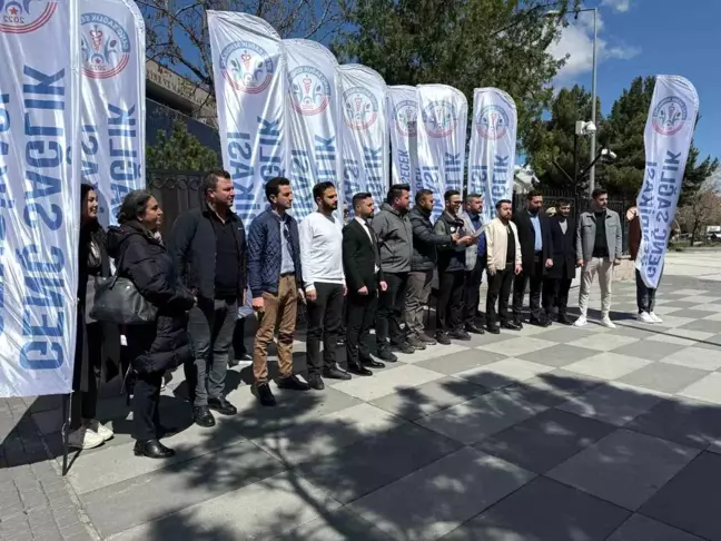 Sağlıkçılardan Hazine ve Maliye Bakanlığı Önünde Atama Beklentisi
