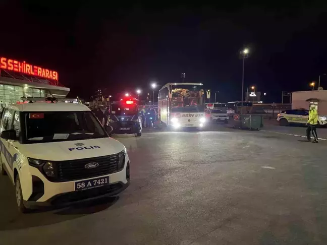 Sivas'ta Otobüs Sürücüsü, İnsan Cesedi İhbarında Bulundu