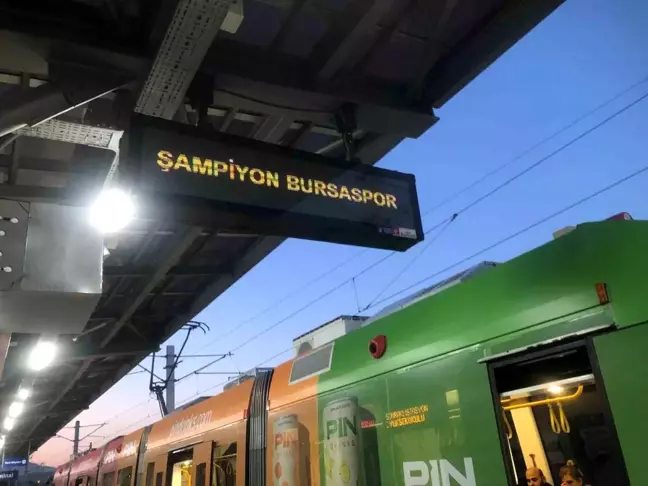 Bursaspor'un Şampiyonluğu Bursa'yı Yeşil-Beyaza Bürüdü