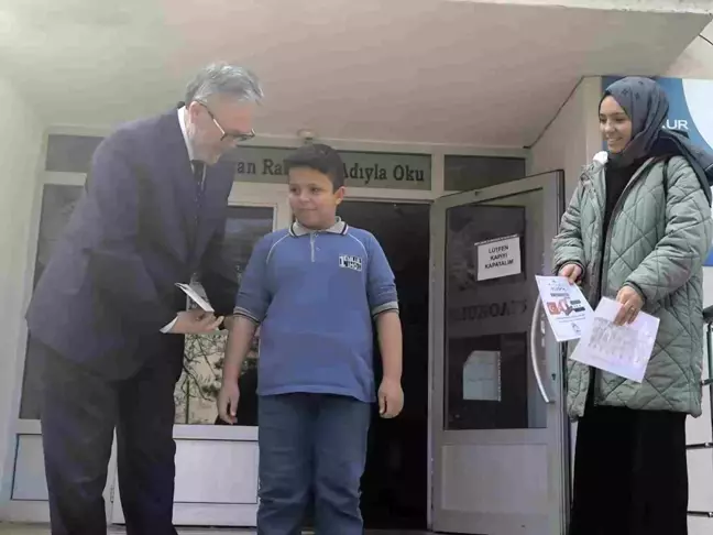 Suriyeli Öğrenci İsmail Gınnavi, Gediz'de Duygu Dolu Veda Töreniyle Uğurlandı