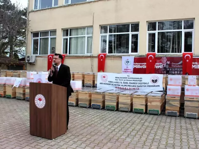 Kırklareli'nde Arıcılara Kovan ve Petek Dağıtıldı