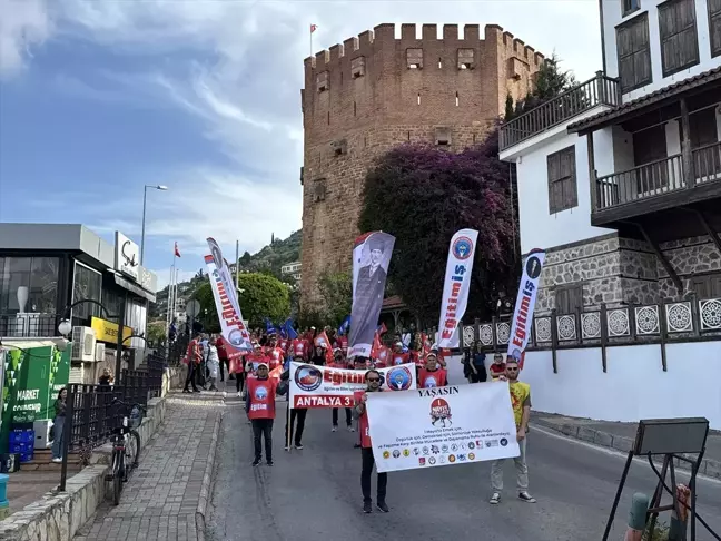 Alanya'da 1 Mayıs Emek ve Dayanışma Günü Coşkuyla Kutlandı