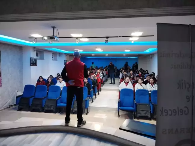 Tokat'ta Öğrencilere 'Gençlik ve Güvenli Gelecek' Konferansı