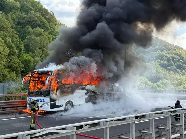 Düzce'de Seyir Halindeki Otobüste Yangın Çıktı