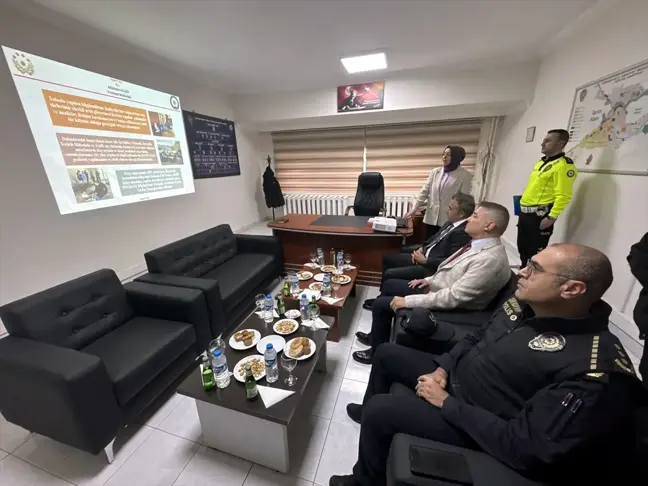 Ardahan polisi POLHANE projesi ile bir yılda 10 bin haneyi ziyaret etti