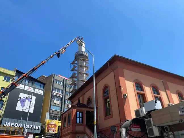 Zonguldak'ta 100 Yıllık Caminin Minaresinin Yıkımına Başlandı