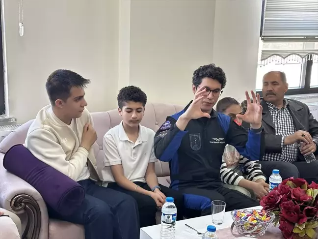 Astronot Tuva Cihangir Atasever, Iğdır'da BİLSEM öğrencileriyle buluştu