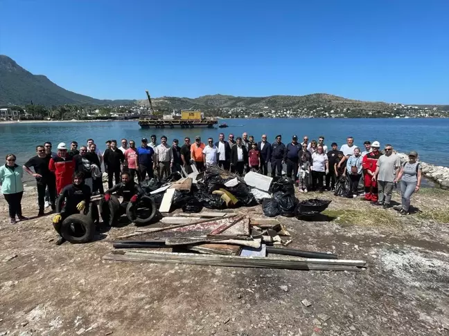Bodrum'da 2 Ton Deniz Atığı Temizlendi