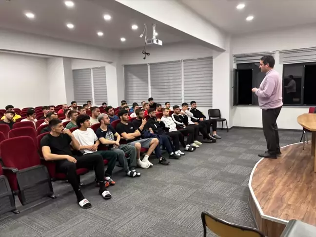 Boks Milli Takımı'na Uluslararası Kurallar Konferansı