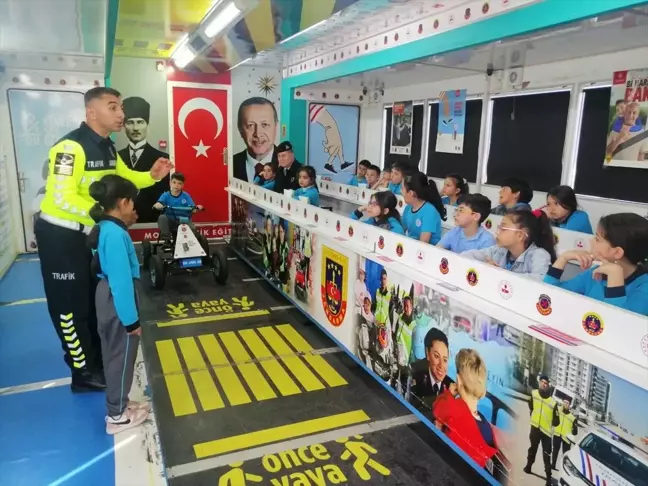 Bursa'da 2 Bin 425 Kişiye Trafik Eğitimi